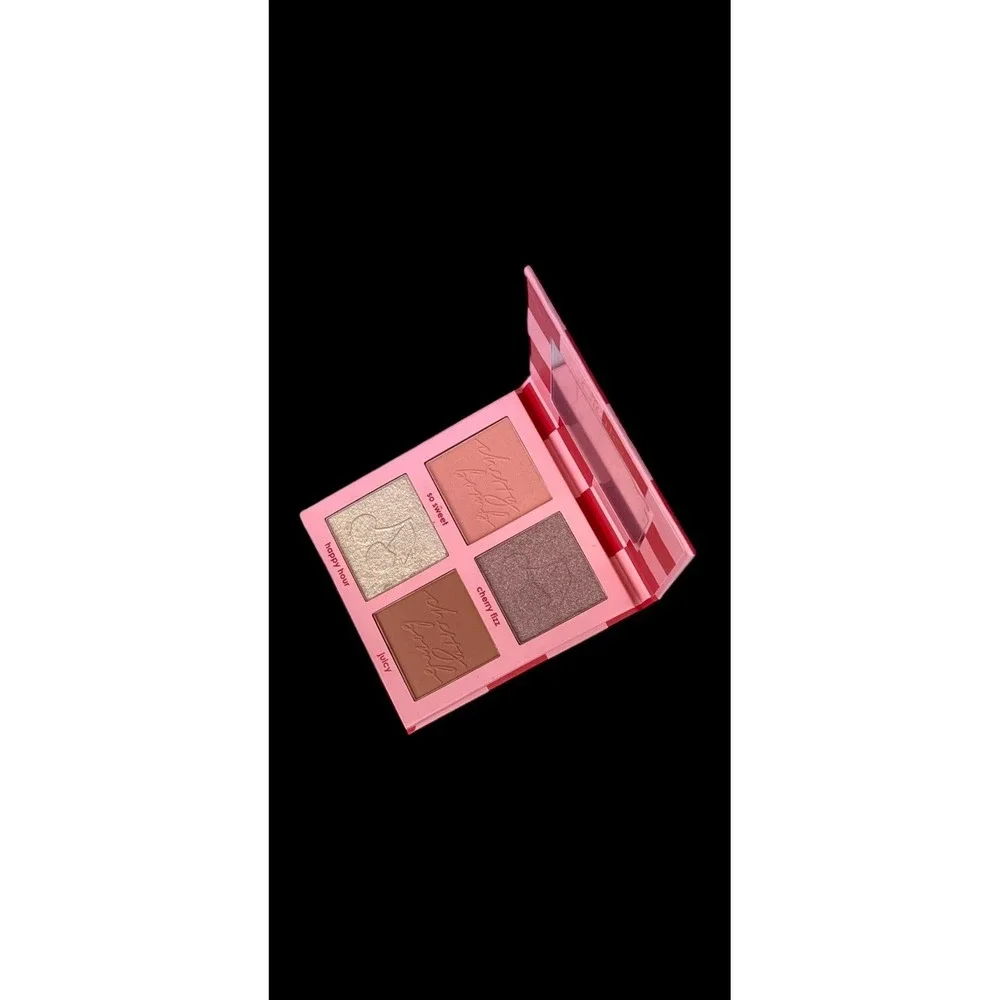 Ciate London: Cherry Bomb Blush and‎ Highlighter Palette in Light-Medium NIB